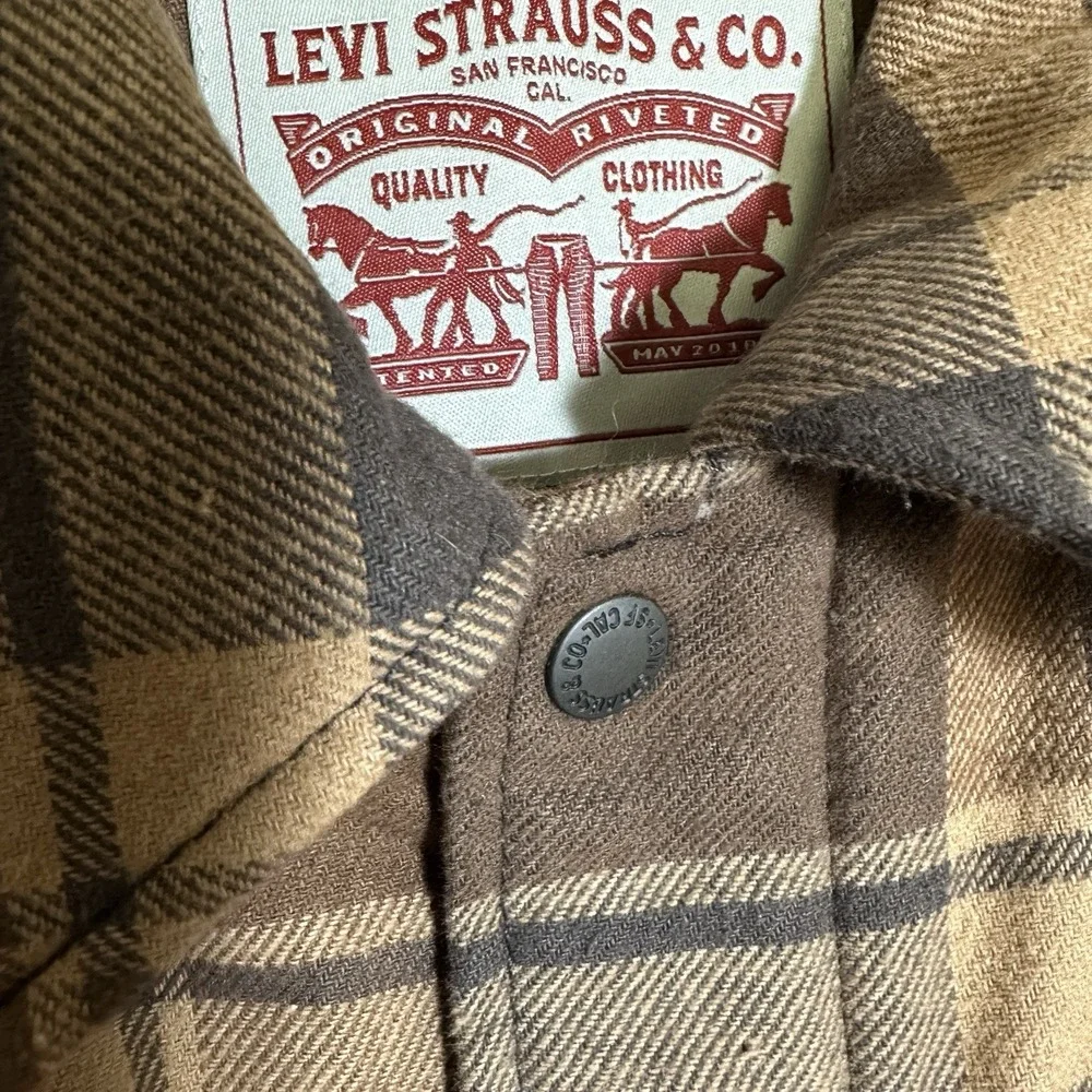 Levi's Quilted Lined Snap Flannel Shacket Adult Small Brown Beige‎ Plaid Jacket